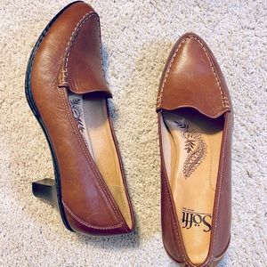 Brown kitten heel pumps NWOT